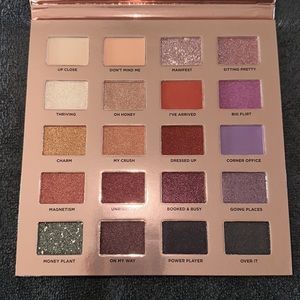 NIB-ICONIC LONDON- DESK TO DANCE EYESHADOW PALETTE